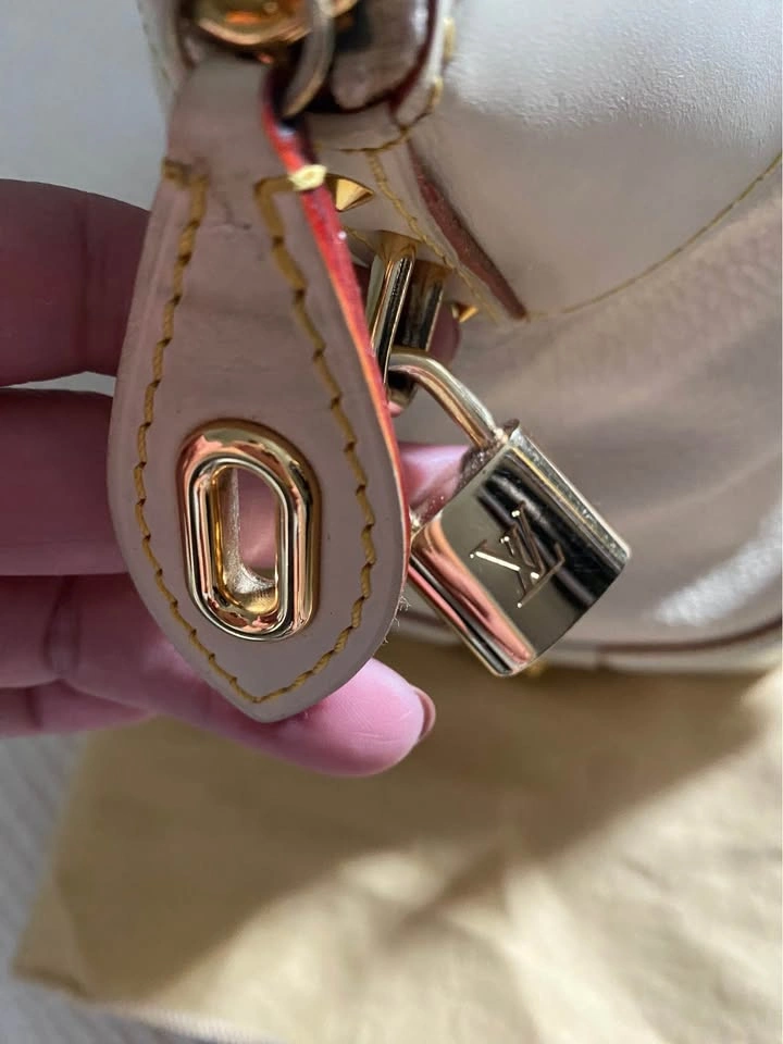 Authentic Louis Vuitton Ivory Suhali Leather Lockit MM - photo 3