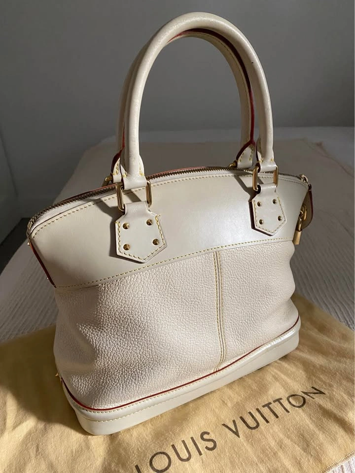 Authentic Louis Vuitton Ivory Suhali Leather Lockit MM - photo 4
