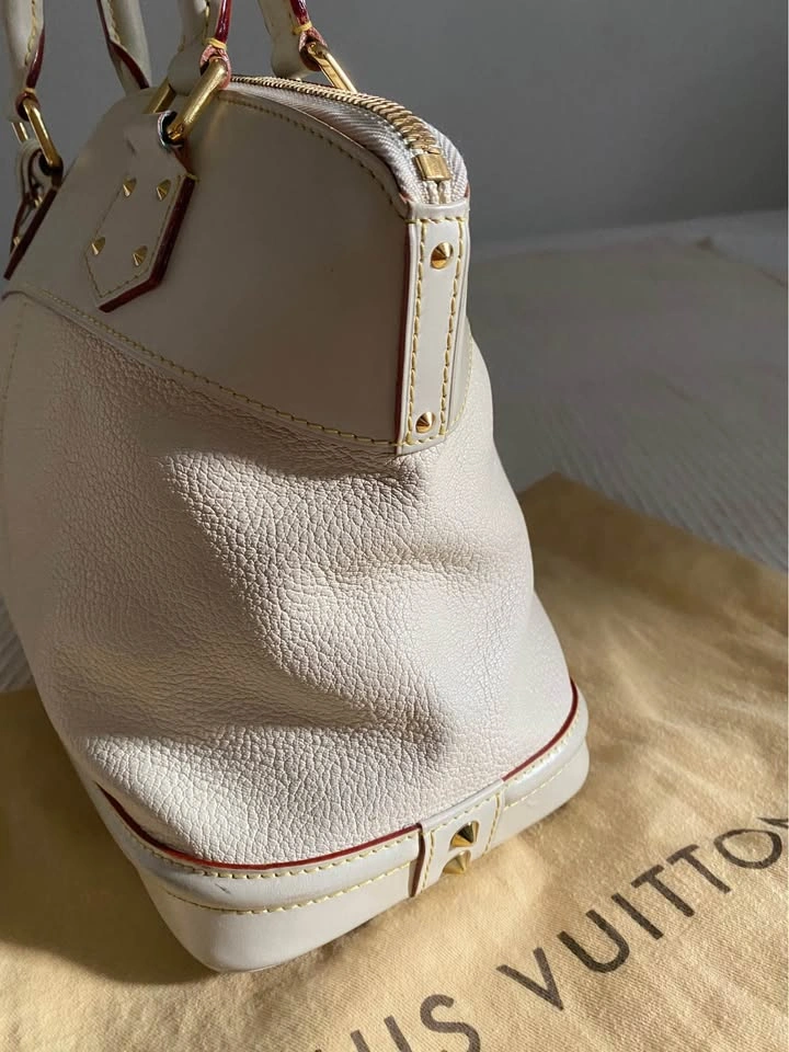 Authentic Louis Vuitton Ivory Suhali Leather Lockit MM - photo 5