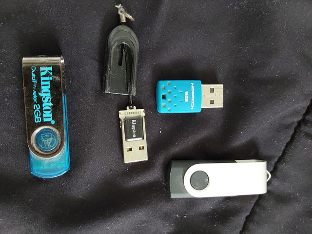 USB Thermometer Clock Pill Crusher & Misc Items - photo 2