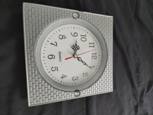 USB Thermometer Clock Pill Crusher & Misc Items - photo 4
