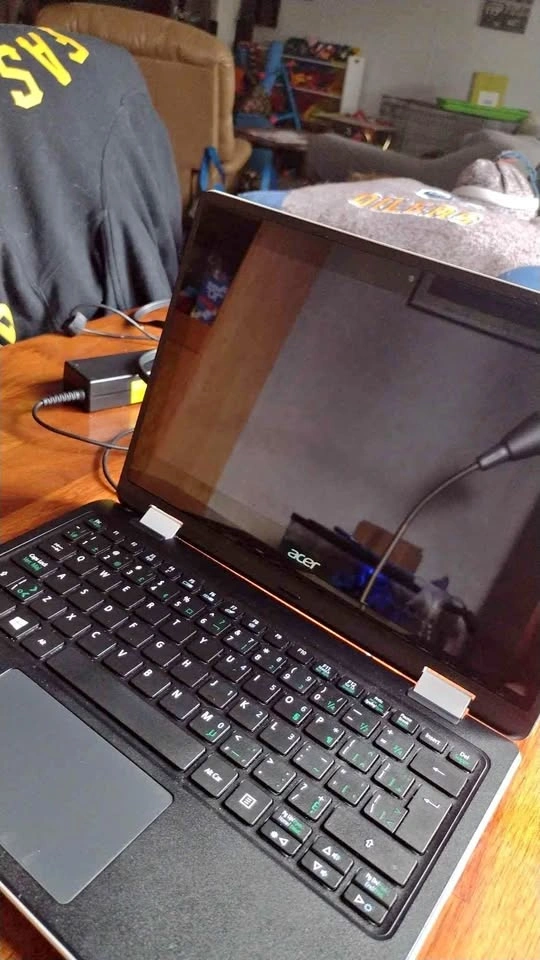 Acer touchscreen laptop/tablet M# N15W5