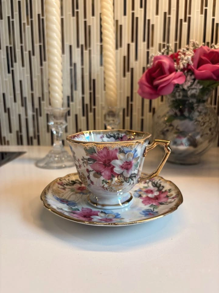 Castle China Floral Teacup and Saucer Set Gold Trim Vintage - photo 2