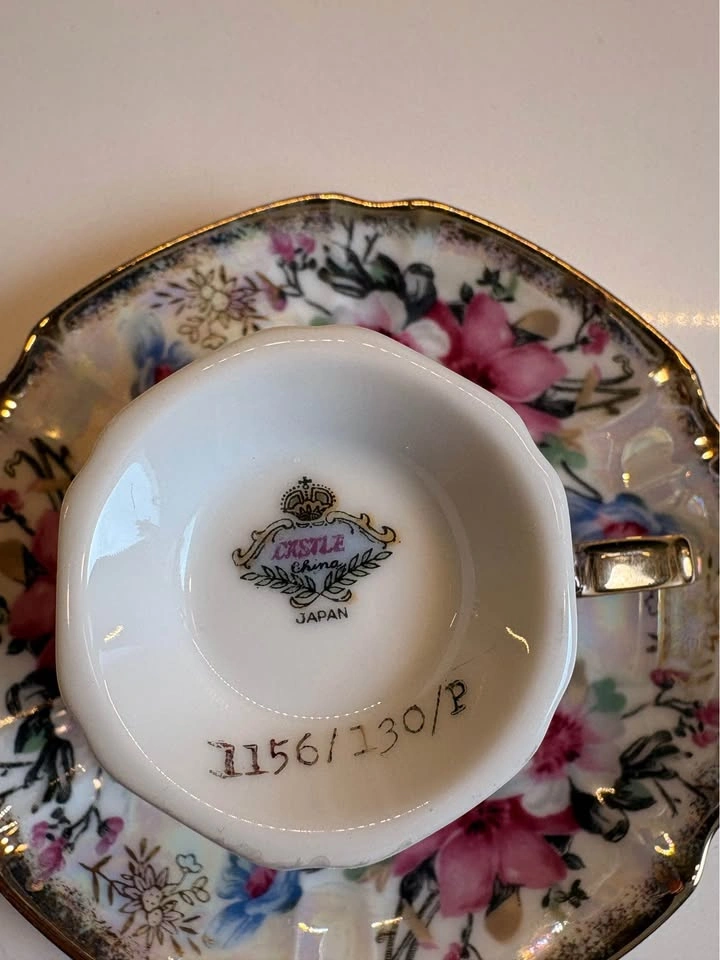 Castle China Floral Teacup and Saucer Set Gold Trim Vintage - photo 3