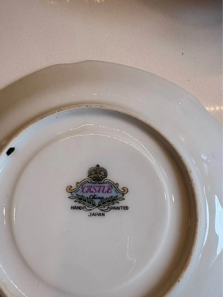 Castle China Floral Teacup and Saucer Set Gold Trim Vintage - photo 4