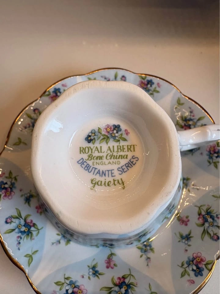 Royal Albert Bone China Teacup Saucer Debutante Series Gaiety Fl - photo 3