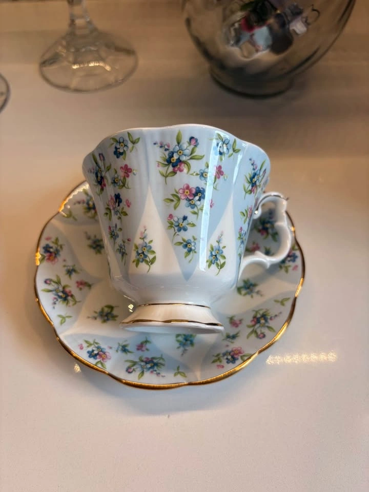 Royal Albert Bone China Teacup Saucer Debutante Series Gaiety Fl - photo 4