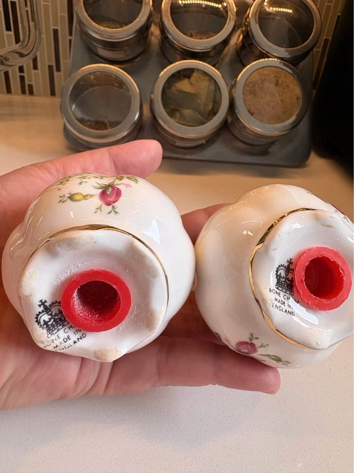 Moss Rose Bone China Salt & Pepper Shakers Made in England - photo 2