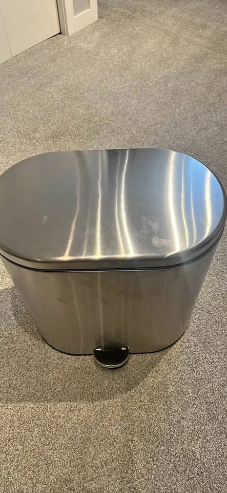 Garbage can