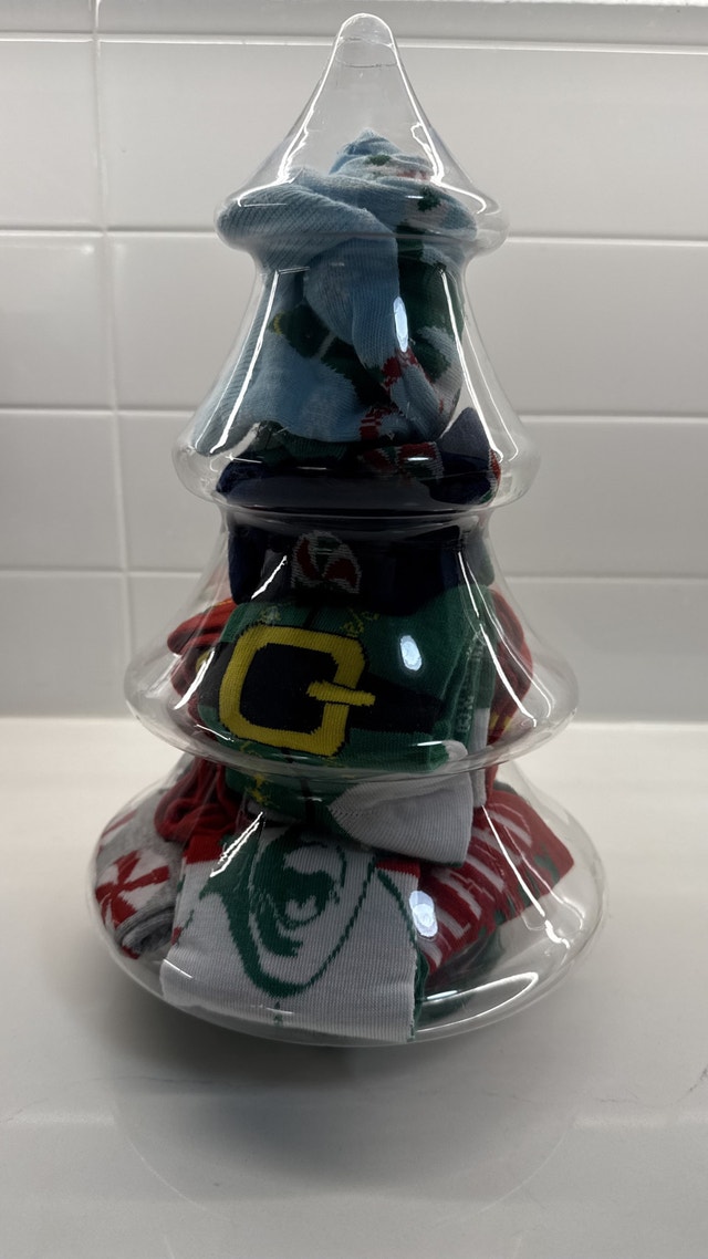 NEW - Christmas Tree Shaped Storage with Stylish Socks - photo 2