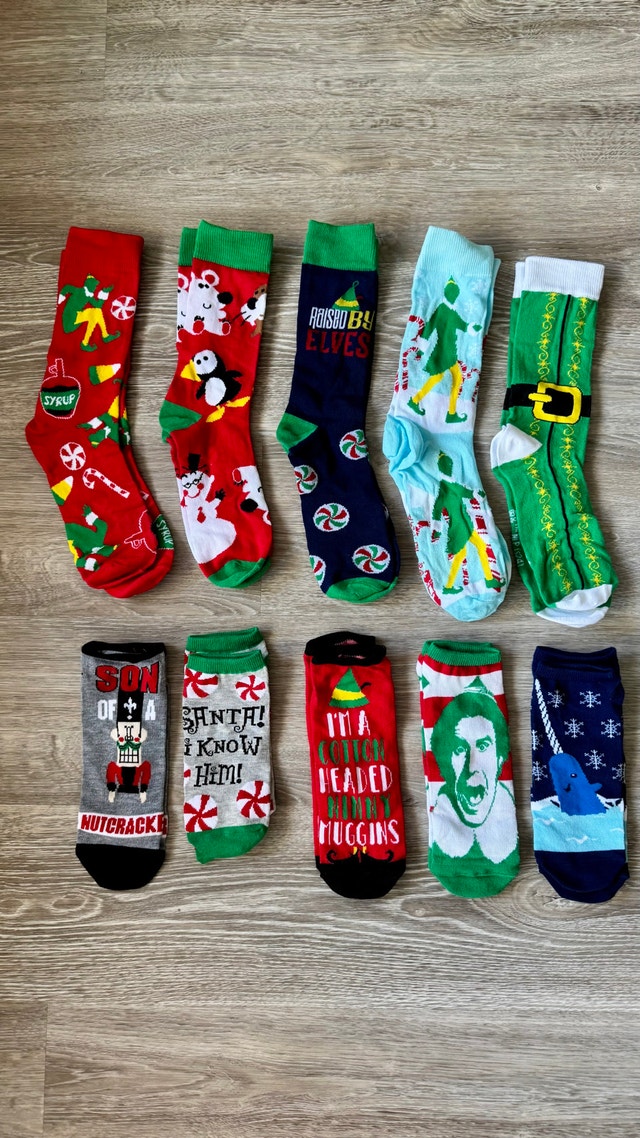 NEW - Christmas Tree Shaped Storage with Stylish Socks - photo 3