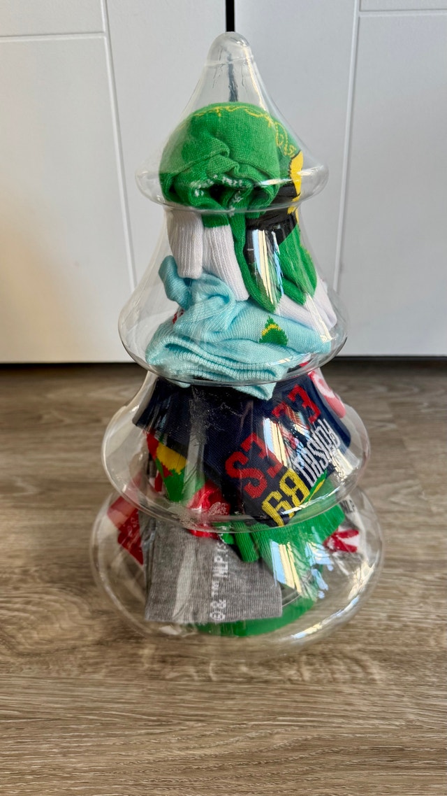 NEW - Christmas Tree Shaped Storage with Stylish Socks - photo 4