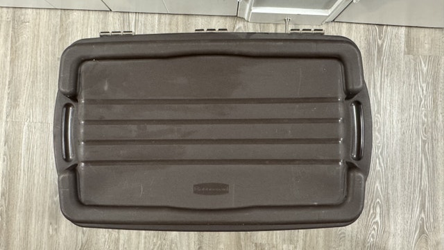 Rubbermaid Hinged Top Tote - photo 3