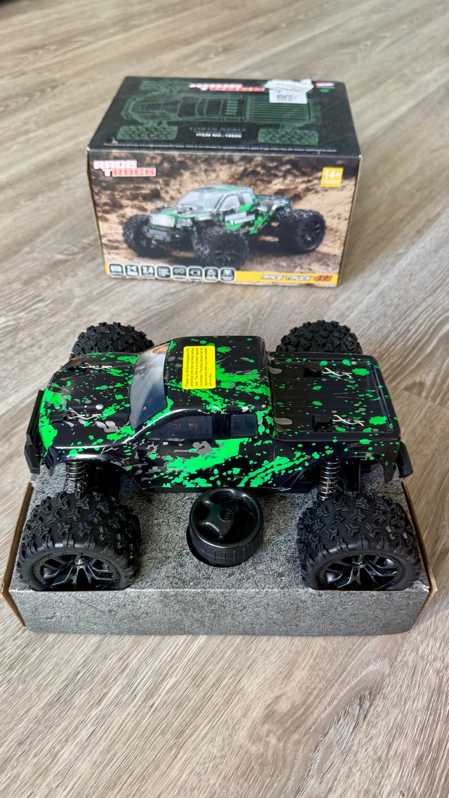 NEW - Race Truck 4x4 RC Car RTR