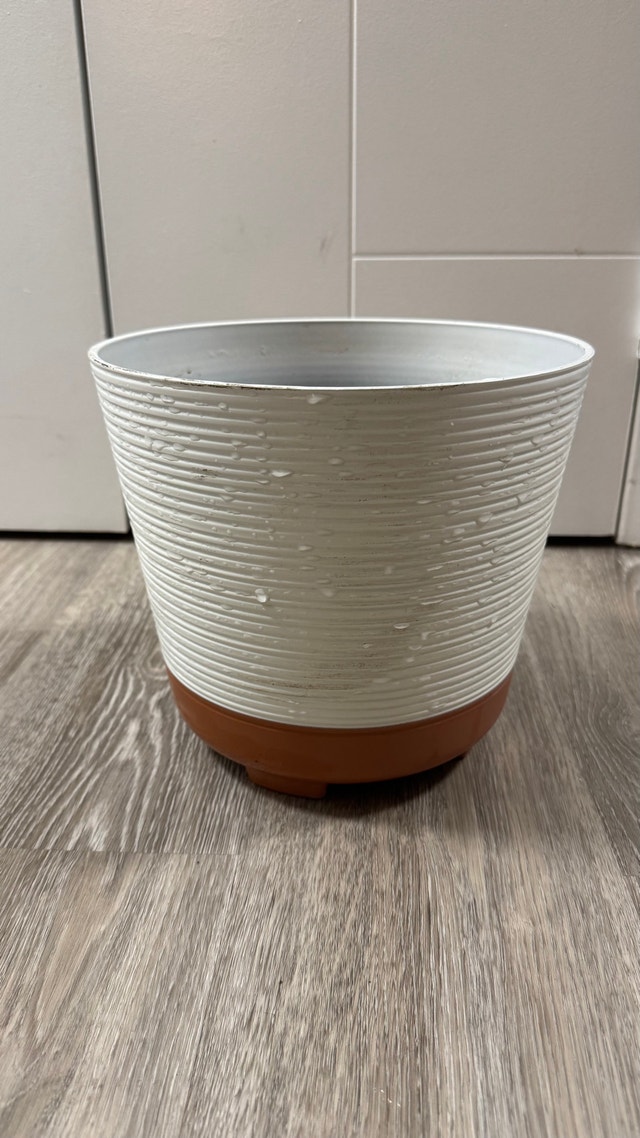 hometrends 10 inch White Terracotta Wallula Planter