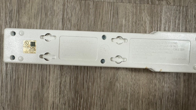 White 6 Outlet Power Strip Surge Protector Model 180102 - photo 2