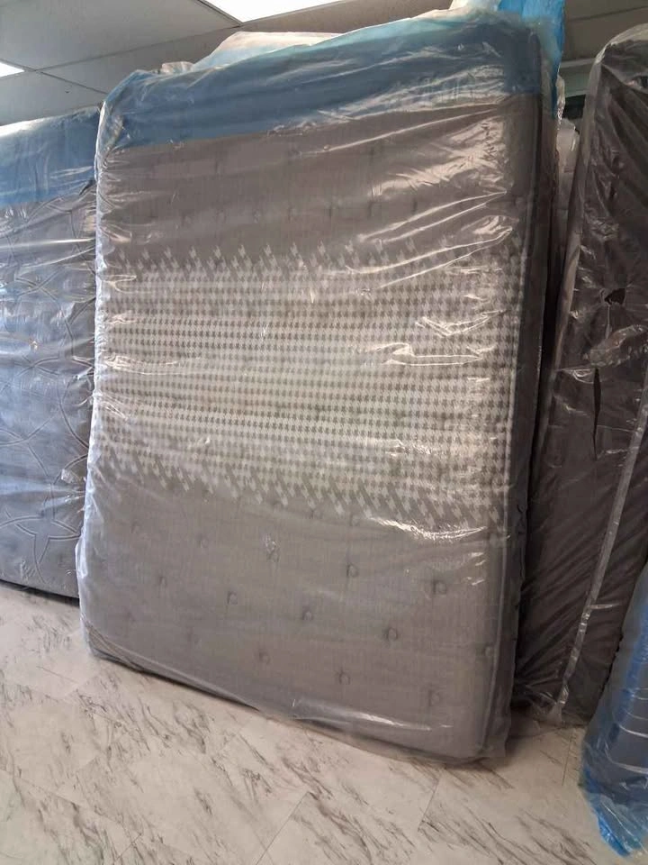 Queen Sealy 10" Foam Mattress - photo 2