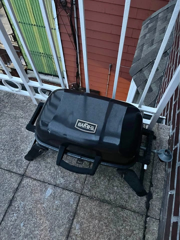 Portable LP-GAS Barbecue Grill