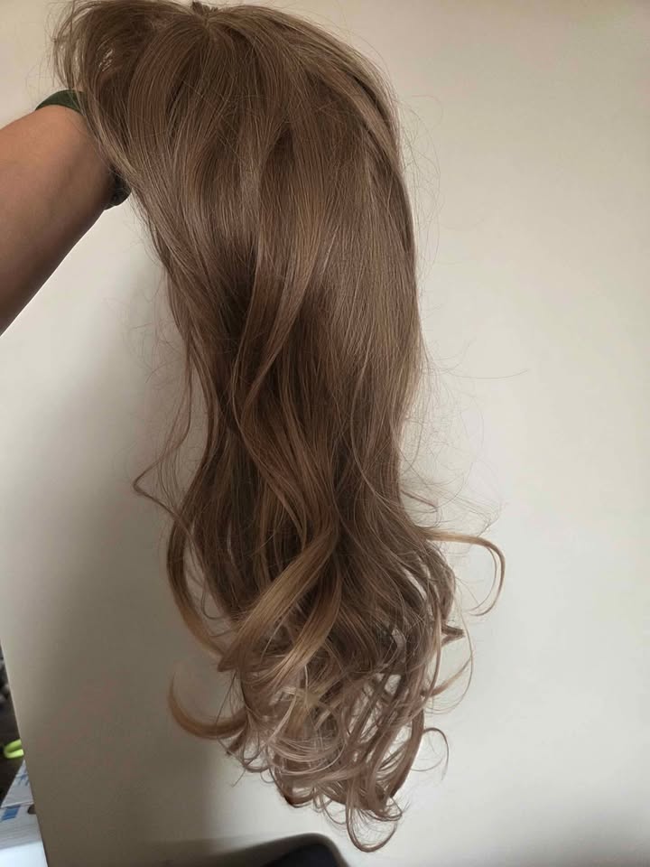 Synthetic Wig Long Wavy Blonde - photo 5