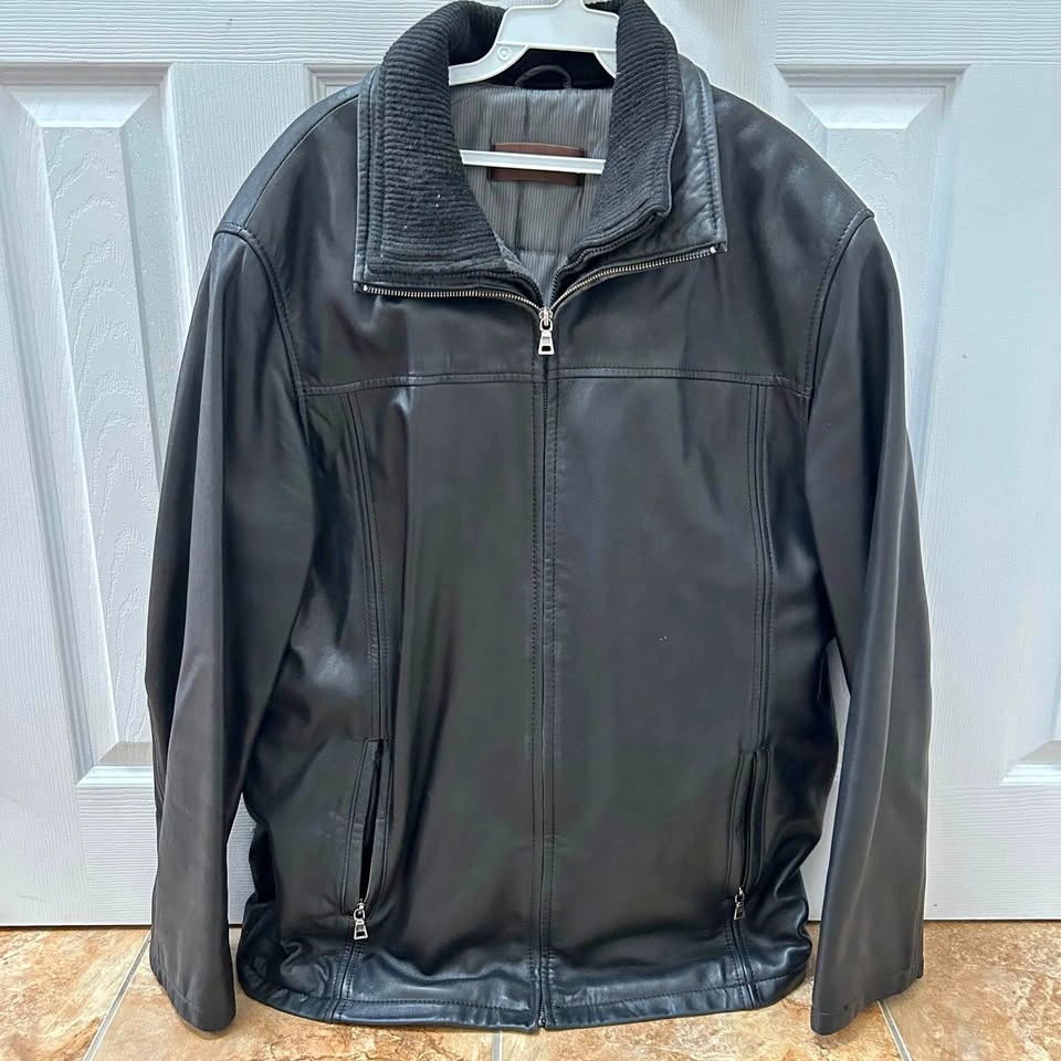 Men's Danier Lined Black Leather Jacket (Size L)