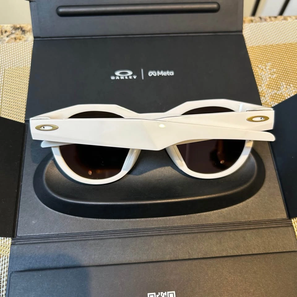 Oakley Meta HSTN AI Glasses - Warm Grey/Prizm Ruby (BRAND NEW) - photo 2
