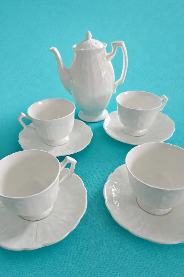 Aynsley Snow Crocus Teapot with 4 Cups & Saucers