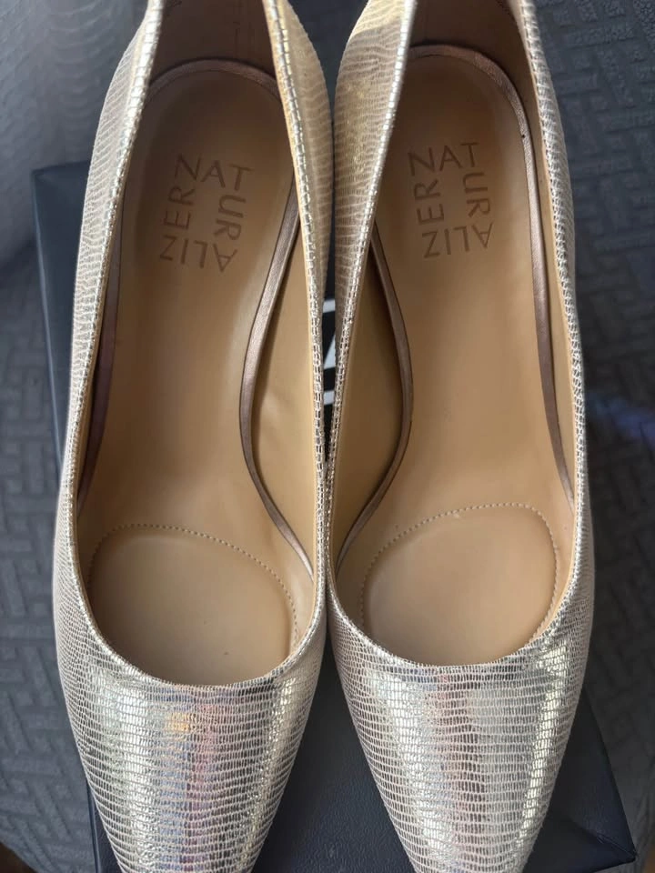 Gorgeous Gold Naturalizer Pumps Size 8W - photo 2