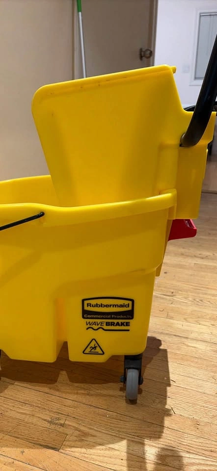 Rubbermaid Commercial Mop Bucket with Wheels and Wringer - photo 2