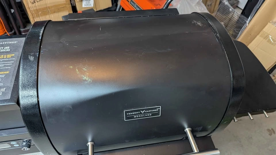 Vermont Castings 720sq in Grill - New, Shipping Damage - photo 3