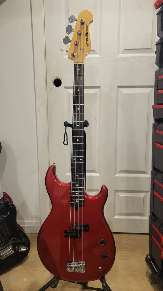 $800 Yamaha BB300 Precision Bass – Made in Japan - Candy Apple R - photo 2