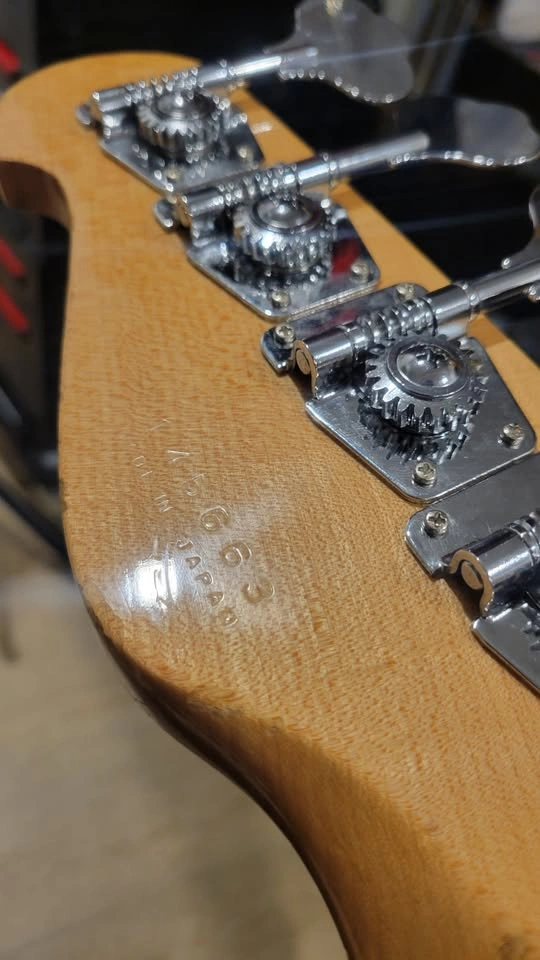 $800 Yamaha BB300 Precision Bass – Made in Japan - Candy Apple R - photo 3