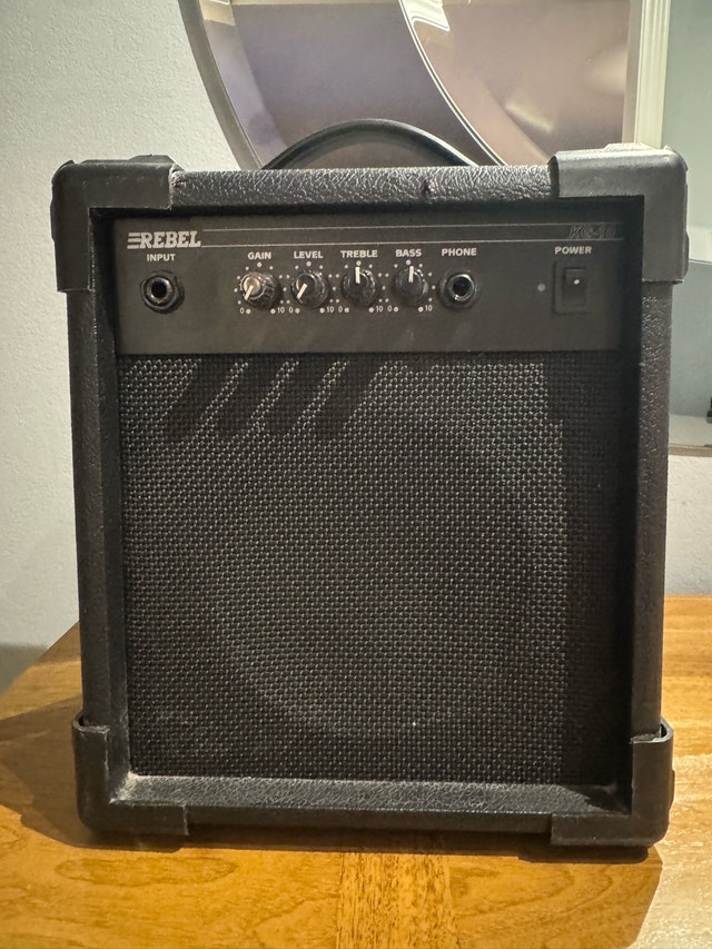 Rebel KG-10 Guitar Amplifier