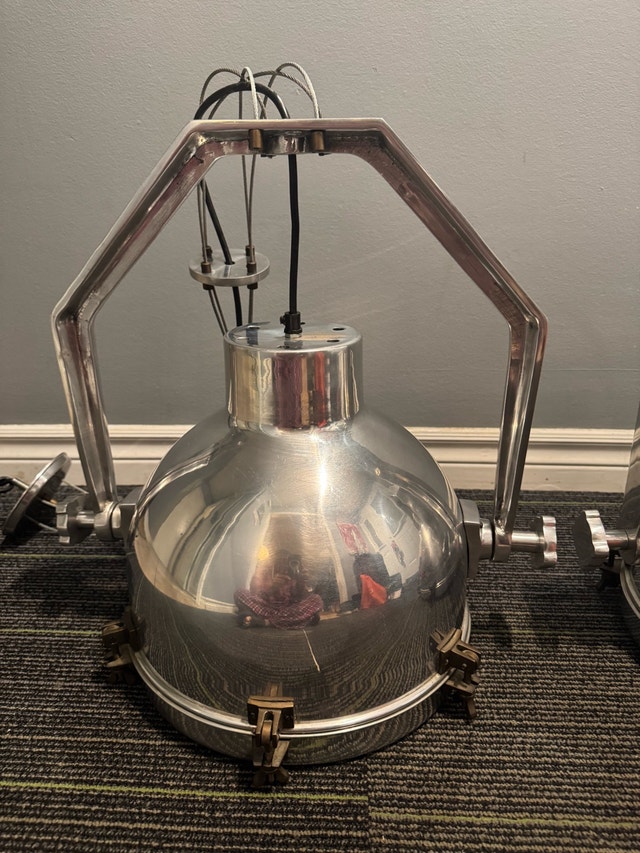 Pair of Main Hold Lamps - photo 2