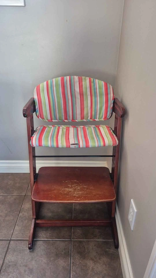 Wood kids highchair 100% sturdy and safe - photo 2
