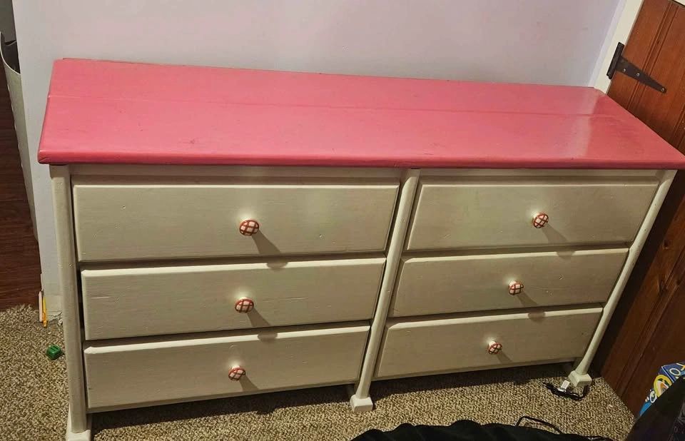 2 Pink Dressers - photo 2