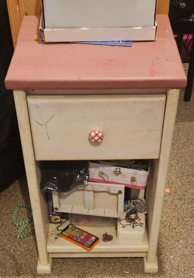 2 Pink Dressers - photo 3