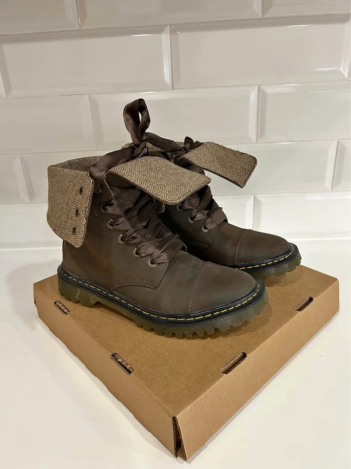 Dr. Martens Yuba Fold-Down Combat Boot – UK 7 / US Women’s 9 – N