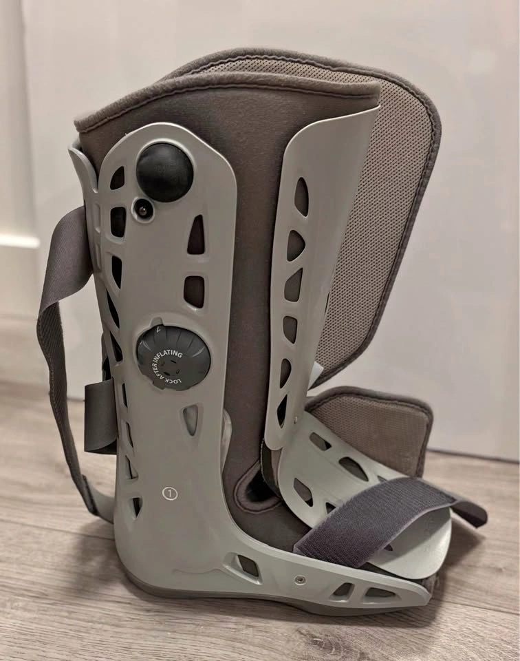 M Air boot with cast cover for showering.. Women 8-12, men 7-11.