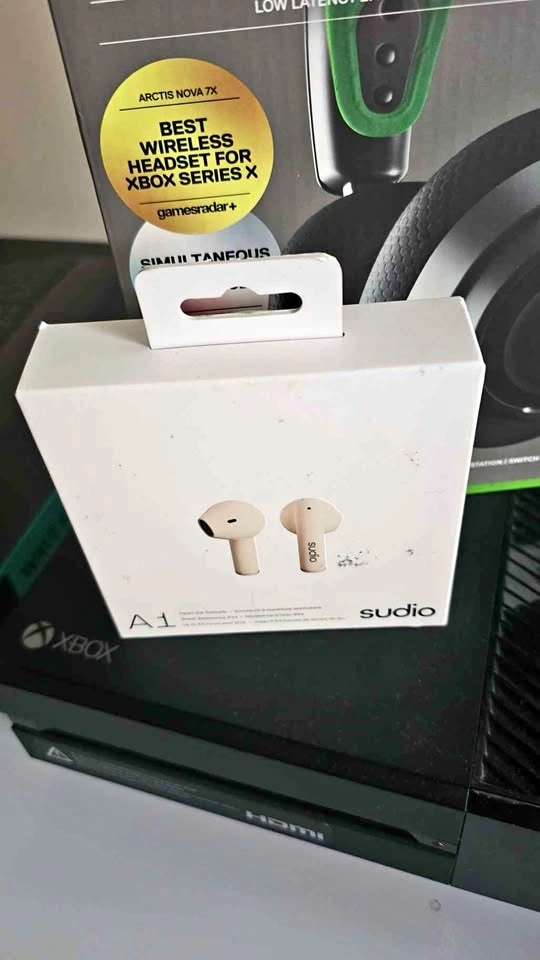 Wireless earbuds studio
