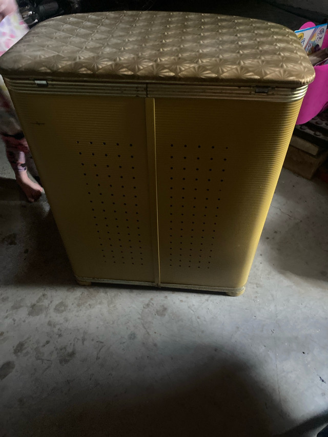 Vintage Laundry Hamper - photo 3