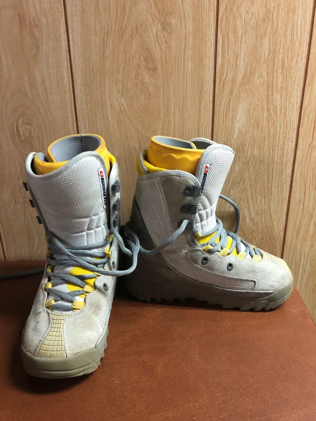 Burton snowboard boots woman’s size 7 thumbnail