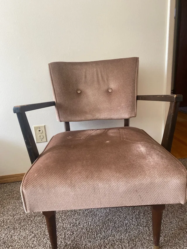 Vintage rocking chair thumbnail