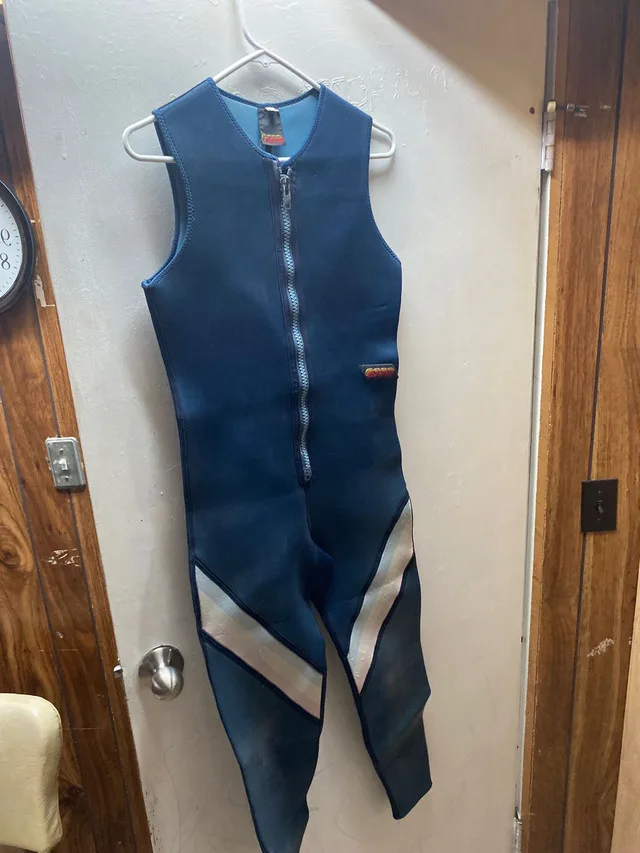 Bare wetsuit men’s size medium thumbnail