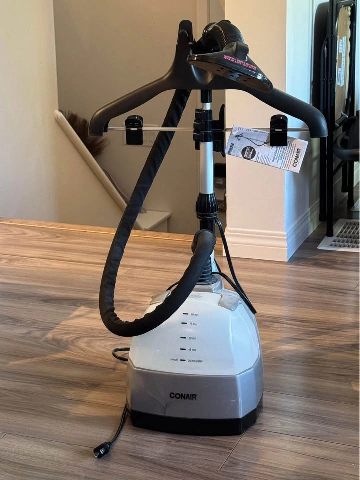 Clothes steamer
