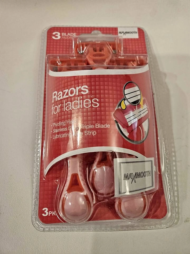 Maximooth Razors for ladies 3 pc in one pack