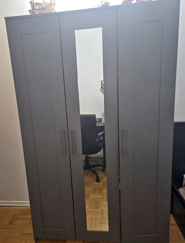 Wardrobe with 3 doors