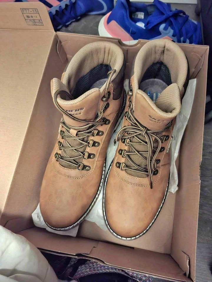 Skechers Waterproof Tan Boots (Men US size: 10.5)