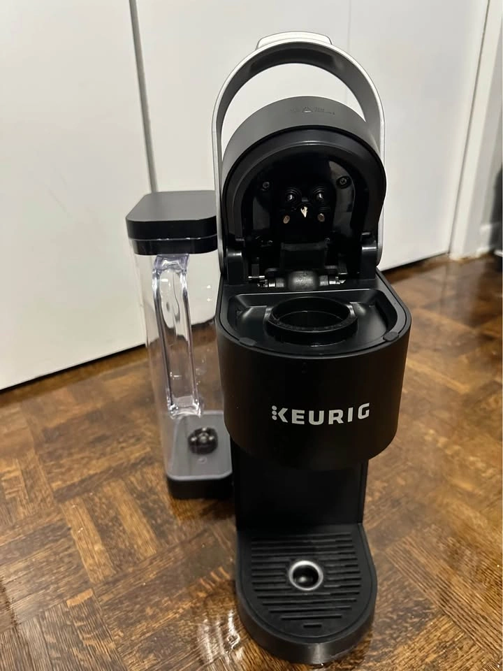 Keurig Coffee Maker – Great Condition - photo 2