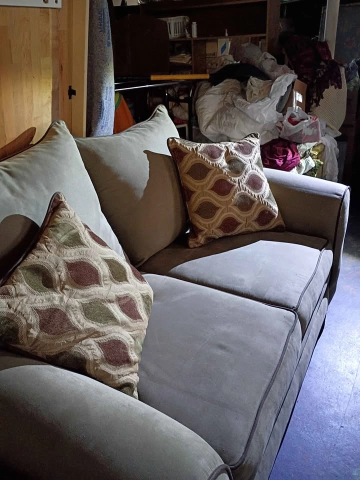 Loveseat Beige/Light Brown with Decorative Accent Pillows - $170 - photo 3