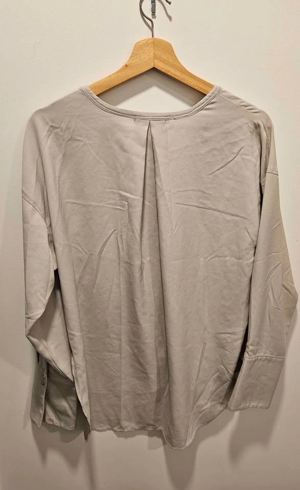 Beige Long sleeve v-neck top (Free size) - photo 2